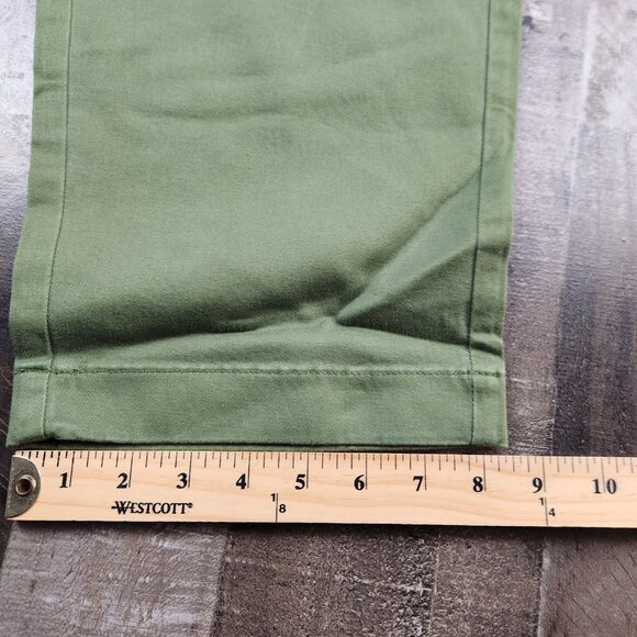 Womens LL Bean size 12 Petite Green Classic Fit Stretch Capri Pants 20.5" inseam - Picture 8 of 11